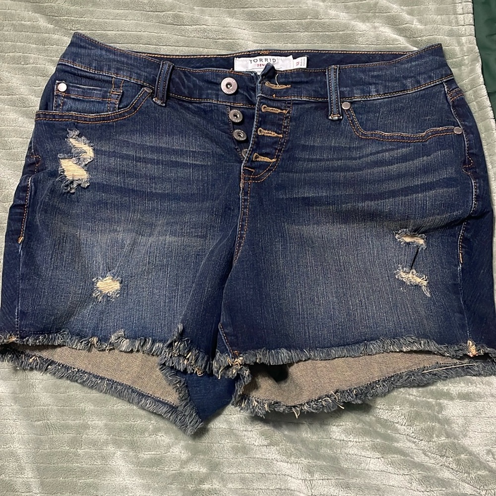 Torrid frayed denim shorts 12